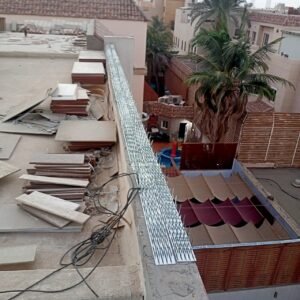 شبك بلاستيكي شفاف طارد للحمام مثبت على شبابيك فيلا في خميس مشيط