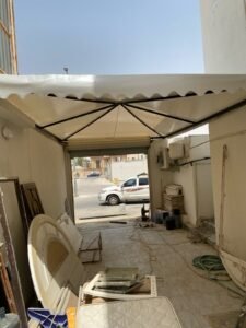 مظلات سيارات حديثة التركيب في المزاحمية