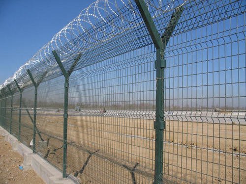 شبوك طرقات في الرياض تستخدم لتحديد الحدود وحماية الأراضي.