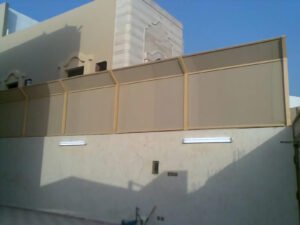 سواتر خشبية وبلاستيك متينة ومقاومة للعوامل الجوية