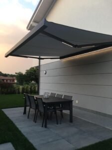 مظلات متحركة فاخرة في الرياض